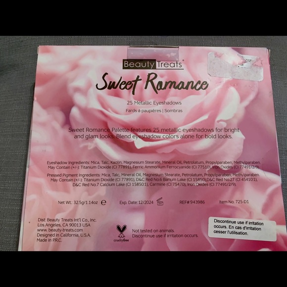 NWT π Host Pickπ Beauty treat 25 metallic shade palette - Picture 3 of 4